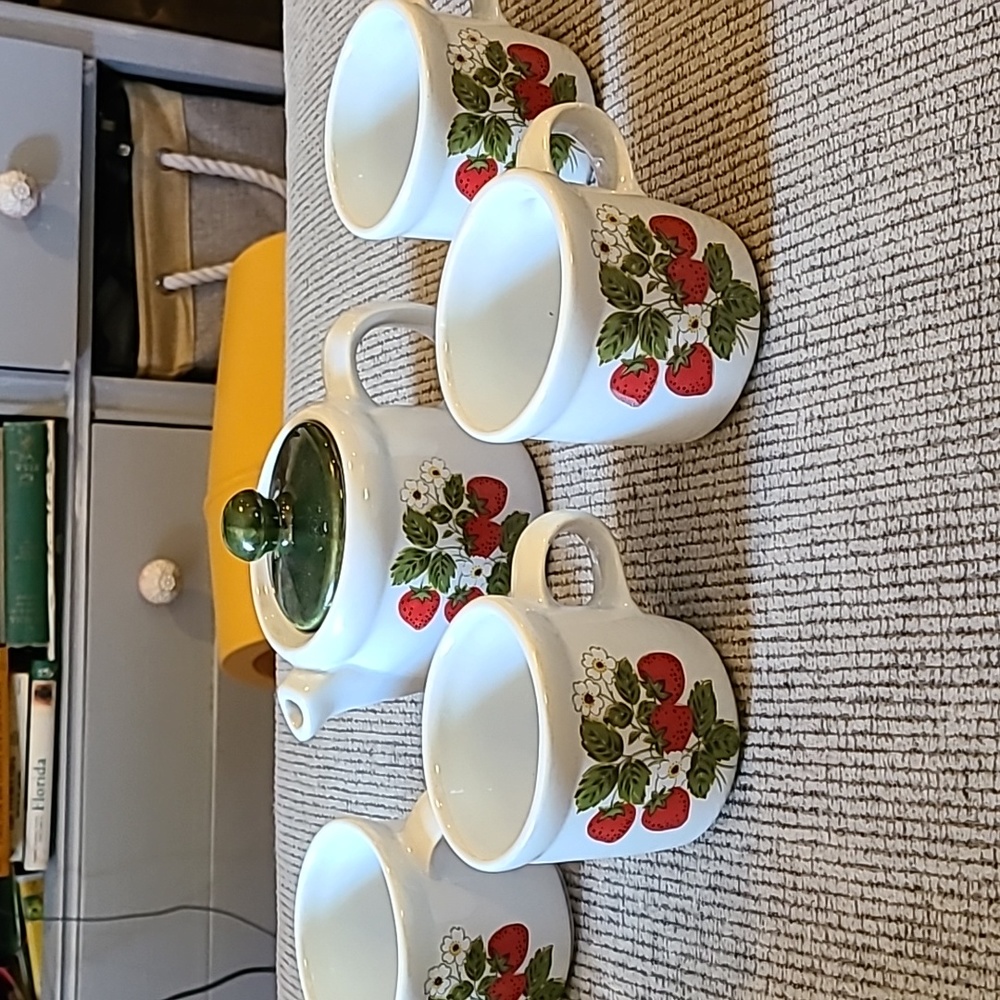 Strawberry McCoy Tea Set